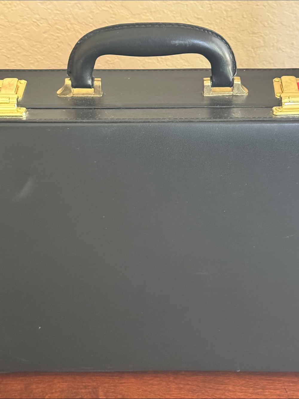 Classic Men's Black Hardcase Briefcase Good Condition Never Used - Picture 10 of 11